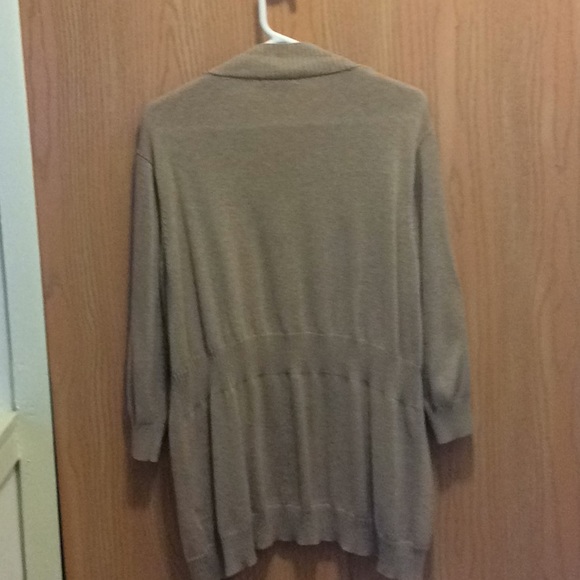 Cardigan light brown sweater - Picture 2 of 3